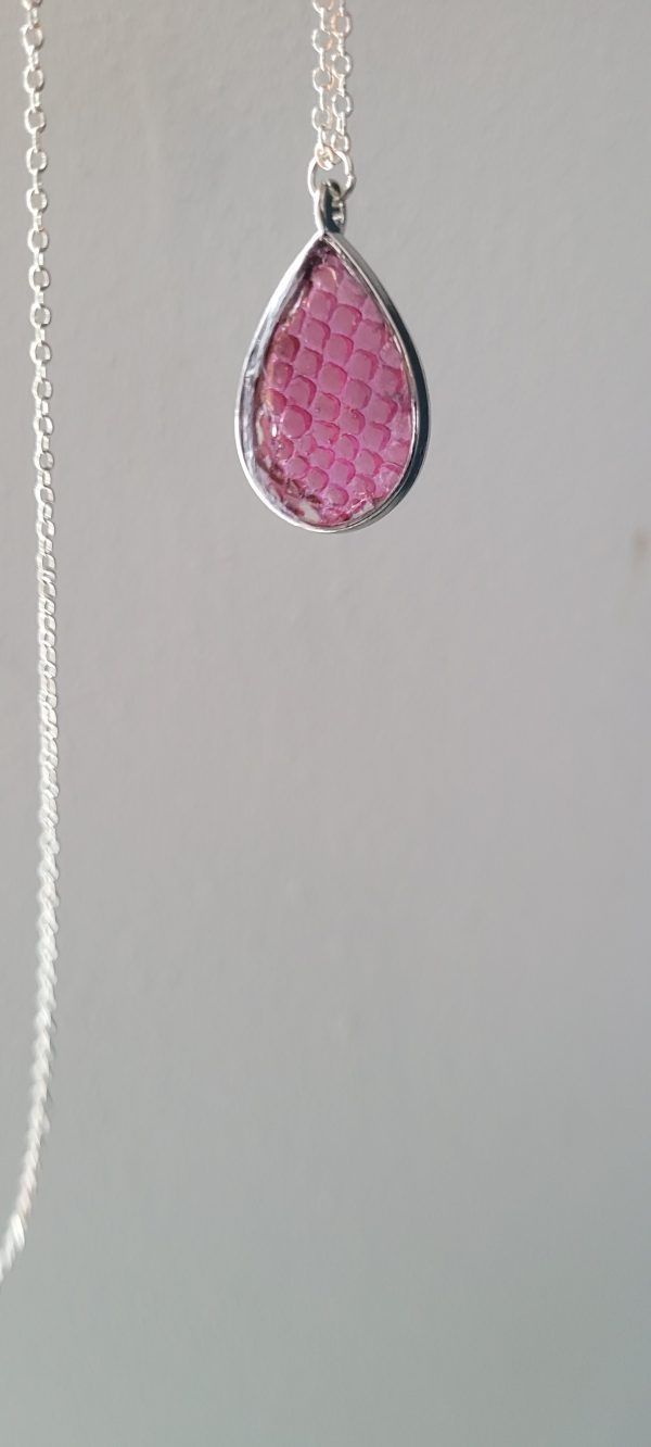 Ketting met druppelhanger slangenhuid - Afbeelding 2