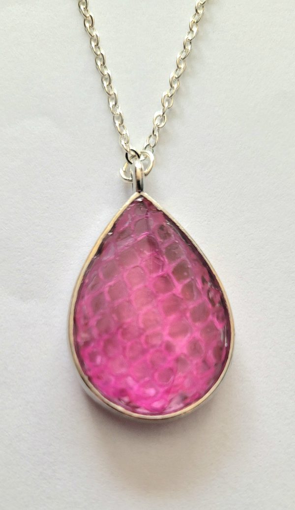 Ketting met druppelhanger slangenhuid
