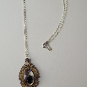 ketting met echte bij.